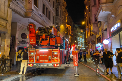 Beyoğlu'nda Otel Yangını