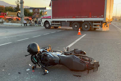 Motosiklet yolcu minibüsüne çarptı: 1 yaralı