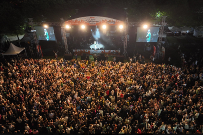 Görkemli festivali Fettah Can süsledi!