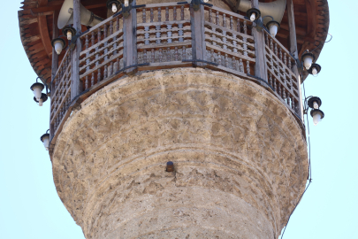 Patlamamış top mermisi cami enkazında bulundu