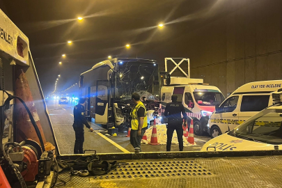 Tünele Ters Yönden Girip Yarış Yapan İki Motosikletliyle Otobüs Kafa Kafaya Çarpıştı: 1 Ölü, 3 Yaralı