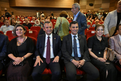 CHP Genel Başkanı Özel, Manisa’da tiyatro sezonunun açılışına katıldı