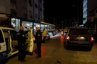 Polislere Ehliyet Yerine Hediye Çeki Vermek İstedi