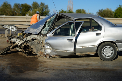 İki otomobilin karıştığı kazada 1 kişi yaralandı