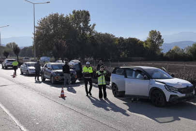 Zincirleme Kazada 3 Araç Çarpıştı; 6 Kişi Yaralandı