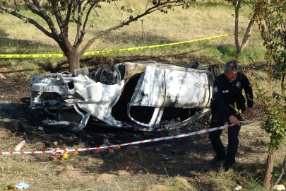 Kontrolden çıkıp bahçeye uçan araç yanarak küle döndü: 2 ölü