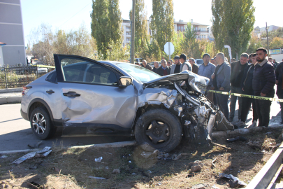 Otomobiller çarpıştı: 1 ölü, 1 yaralı