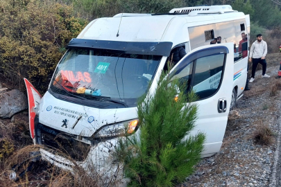 Minibüs Şarampole Girerek Durabildi: 8 Yaralı