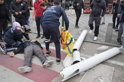 Lodos Faciası! Çatıdan Uçan Boru Kafasına Düştü!