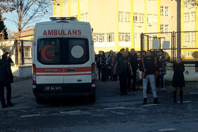 Bıçaklanan Lise Öğrencisi Kanlar İçinde Yere Yığıldı