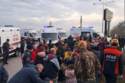 Balıkesir'de Korkunç Kaza:Okul Servisi ile Tır Çarpıştı, 8 Öğrencinin Durumu Ağır