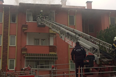 4 Katlı Binada Çıkan Yangın Panik Yarattı