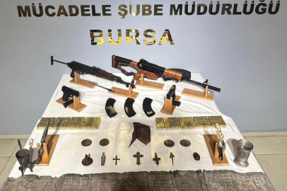 Bursa'da Operasyonda  AK-47 Silah Çok Sayıda Mermi ve Kaçak Tarihi Eserler Ele Geçirildi